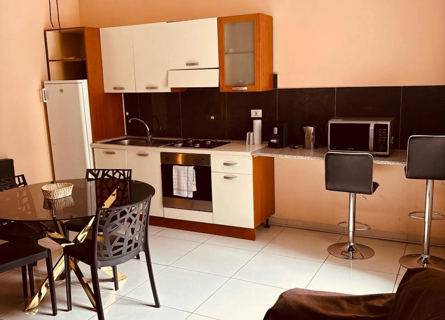 Brown Apartment 0*, 산레모